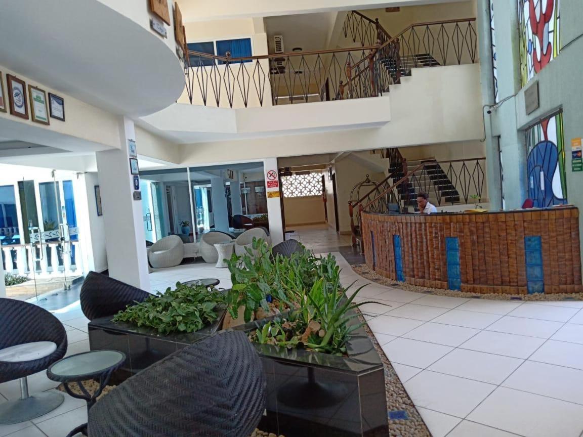 Rosy Sea Front Beach Condo Bamburi Exterior photo